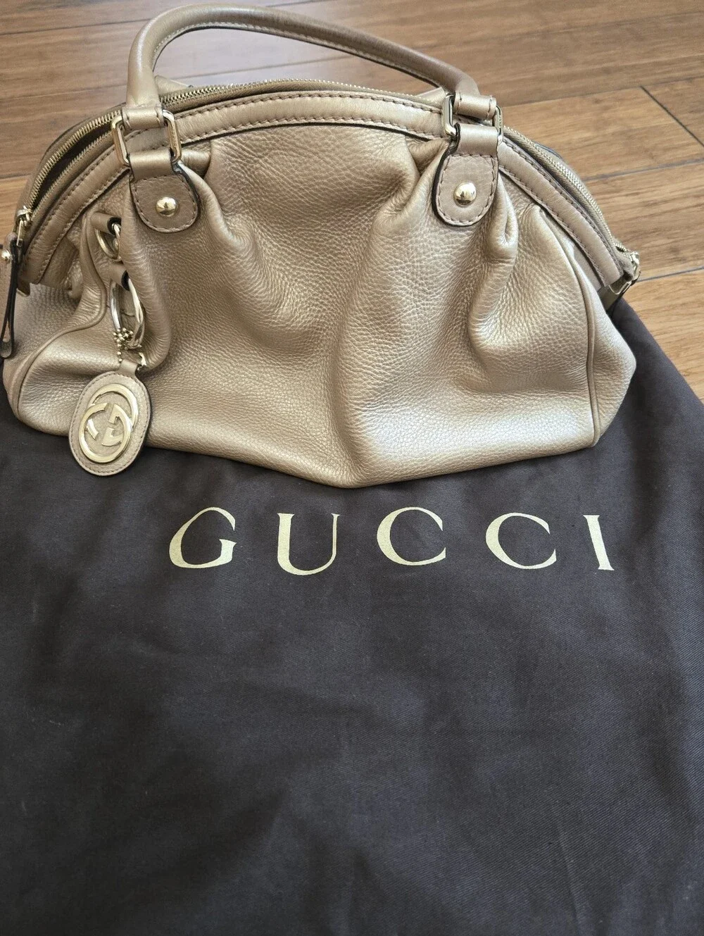 Gucci Authentic Large Sukey Tote In Taupe Pebbled Leather